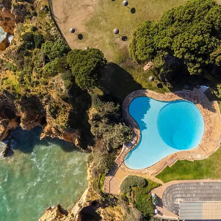 Prainha Family Fun | Balcony & Pools 알보르