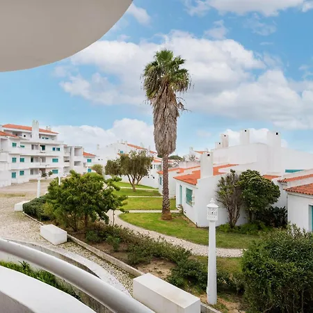 Prainha Family Fun | Balcony & Pools *